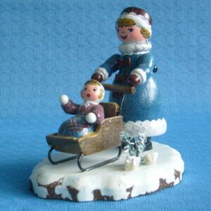 Mädchen mit Kinderschlitten 7 cm - Ausverkauft