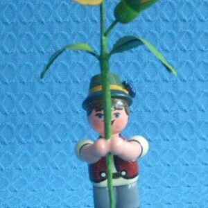 Blumenjunge mit Tagetes