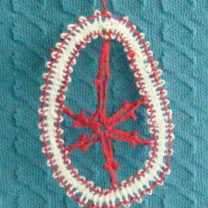 geklöppeltes Osterei rot