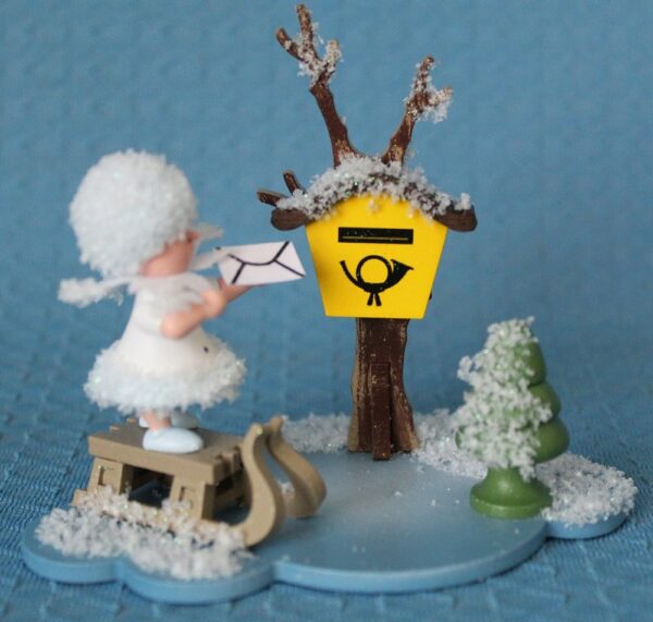 Schneeflöckchen am Briefkasten