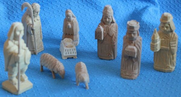 geschnitzte Christgeburt - vorrätig 2 Stück