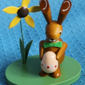 Hase mit Ei und Blume - noch 1 Stück vorrätig