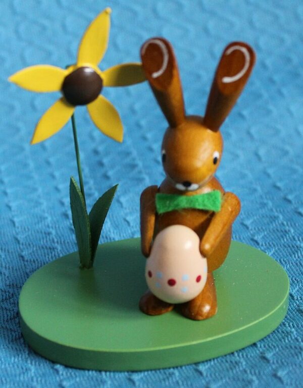 Hase mit Ei und Blume - noch 1 Stück vorrätig