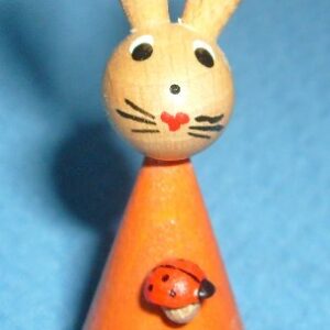 Osterhase mit Käfer