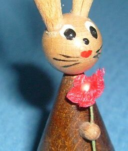 Osterhase mit Blume