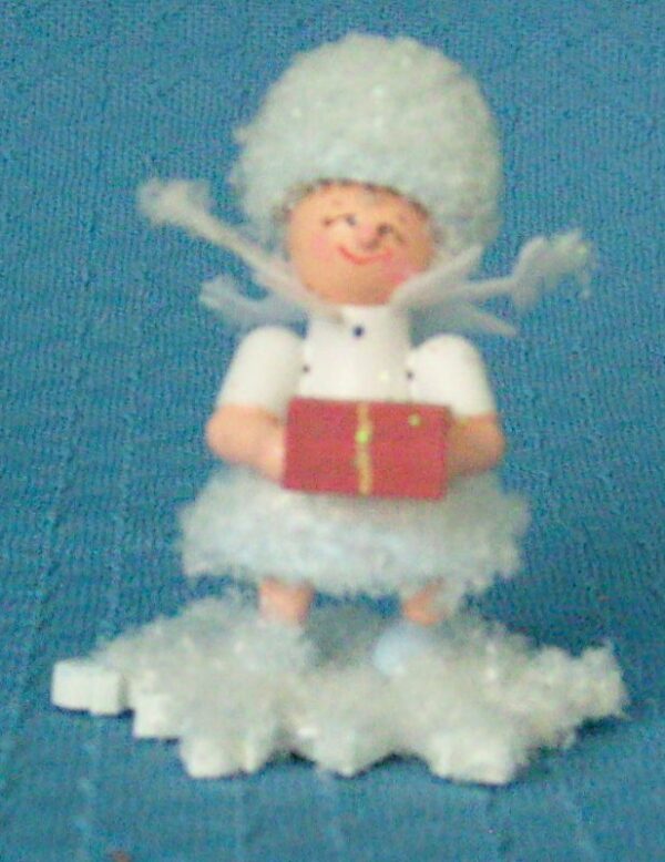 Schneeflöckchen mit Geschenk- vorrätig 1 Stück