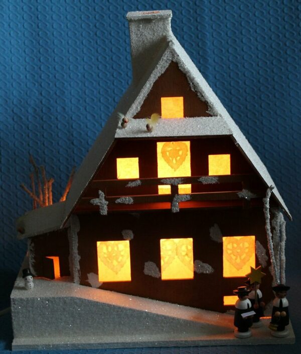 beleuchtetes Winterhaus - nur 2 Stück – Bild 2