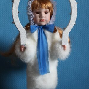 Christkind mit dunkelblonden Haar, echten Kaninchenfell und blauer Mütze - vorrätig 1 Stück
